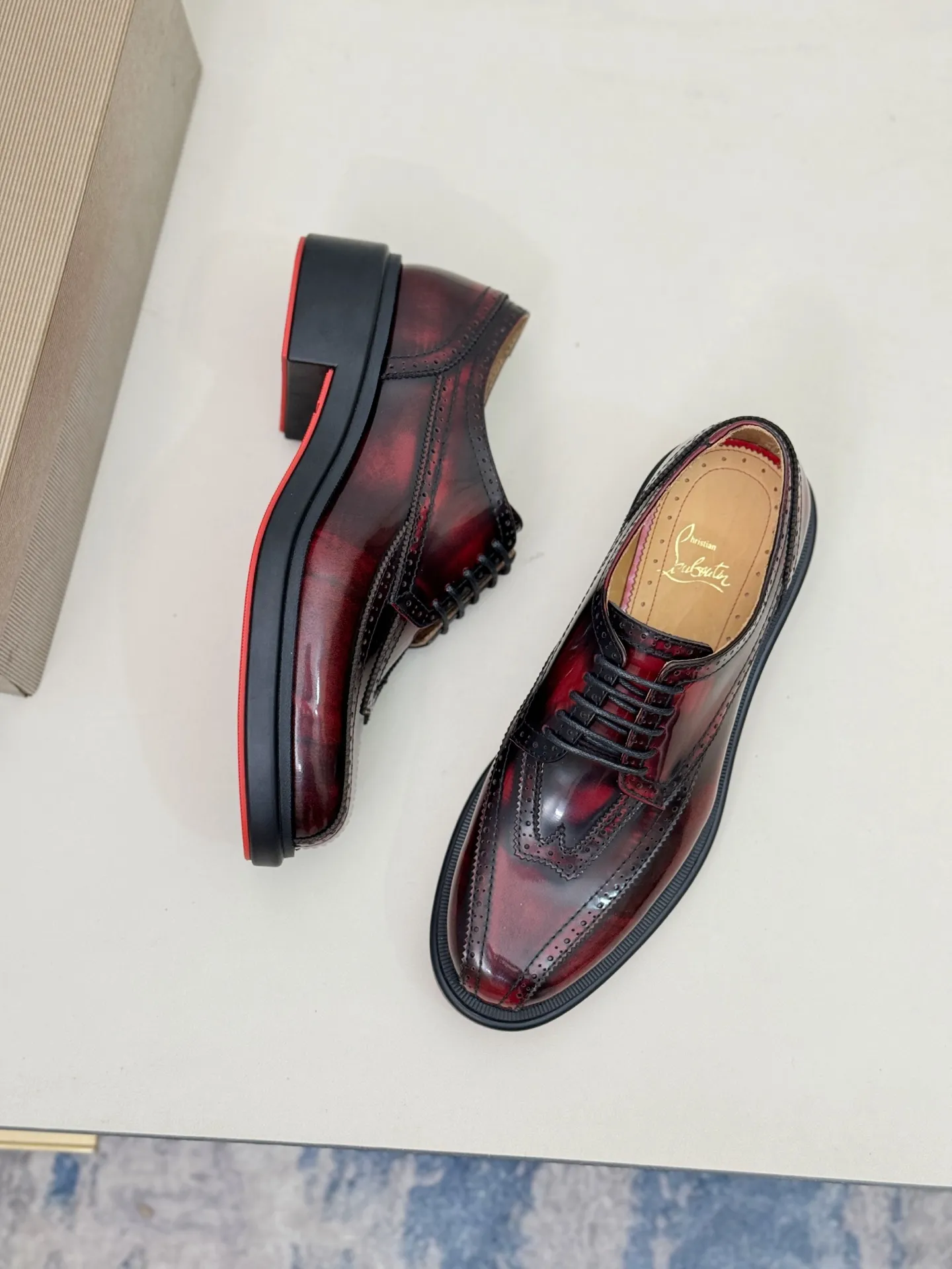 [CL～High-end men’s red-soled shoes] Top P: 880💰. Size: 39-44 (38.45.46 can be customized) 🆑Top original order purchasing agent Imported open-edge bead fabric and water-dyed cowhide inside 🉑️ Imported TPU rubber sole, wear-resistant and non-slip, full of European style.